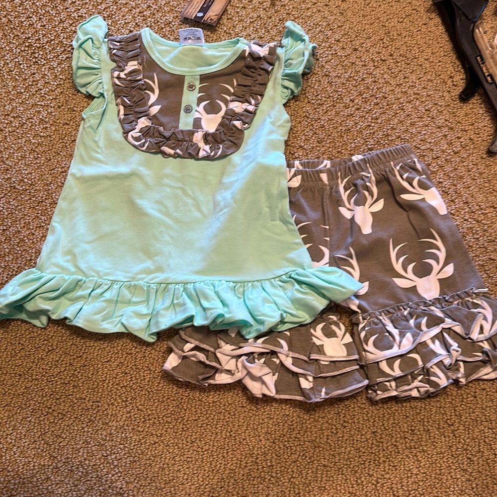 Little girl deer short set